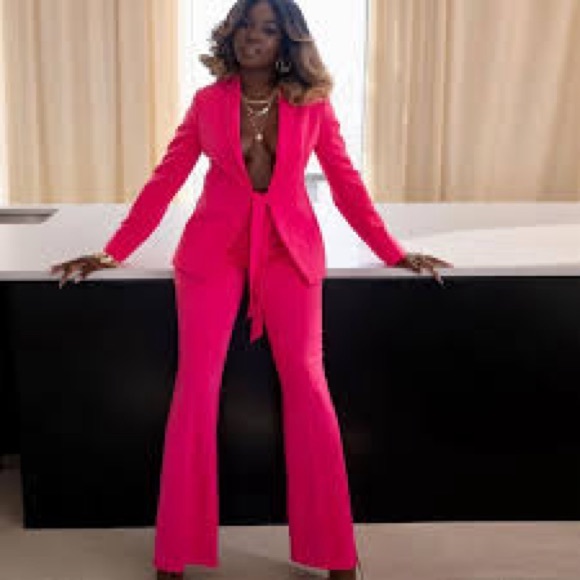 DW HOT PINK TWO PIECE WOOL SUIT size  14 boss babe 🩷the colour chefs kiss🩷 - Picture 6 of 17